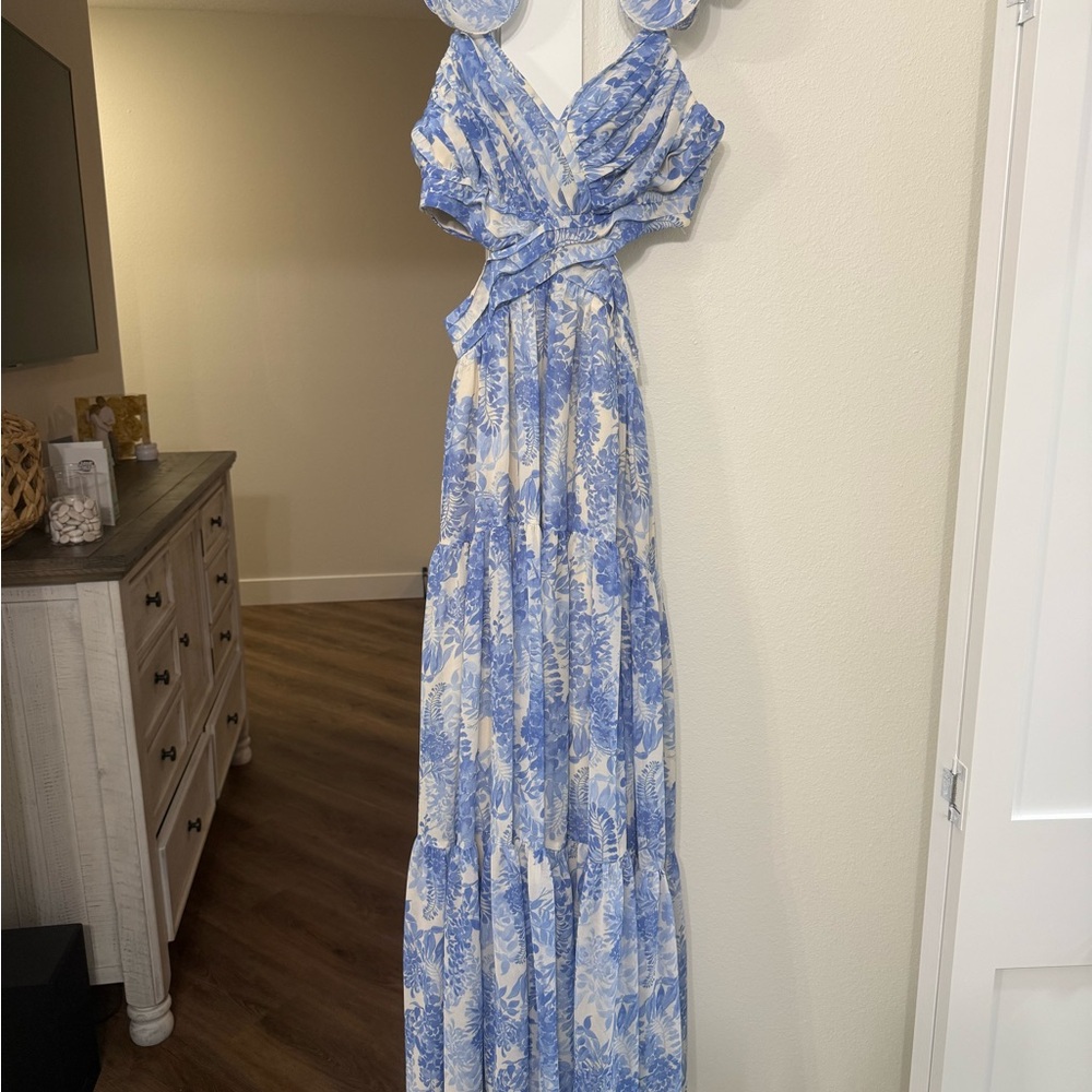 Astr the Label Blue and Cream Floral Maxi Dress